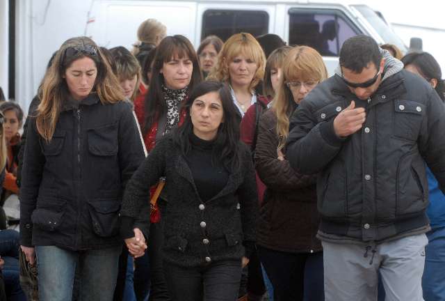 Cientos de personas despidieron los restos de Candela Rodriguez en el cementerio de Hurlingham