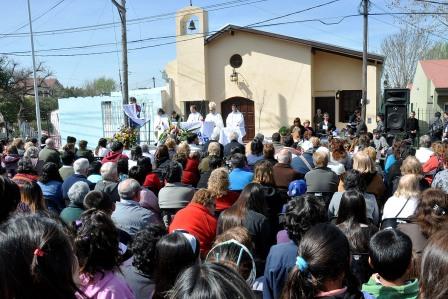El nuevo templo fue bendecido y habilitado por el obispo de la diócesis de San Isidro, monseñor Jorge Casaretto