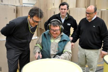 Massa recorrió las instalaciones de la empresa Greif Massa recorrió las instalaciones de la empresa Greif