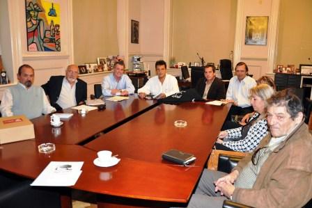El Intendente de Tigre, Sergio Massa, recibió a la Comisión Directiva de la BibIioteca Popular y Museo del Cine Leonardo Favio El Intendente de Tigre, Sergio Massa, recibió a la Comisión Directiva de la BibIioteca Popular y Museo del Cine Leonardo Favio