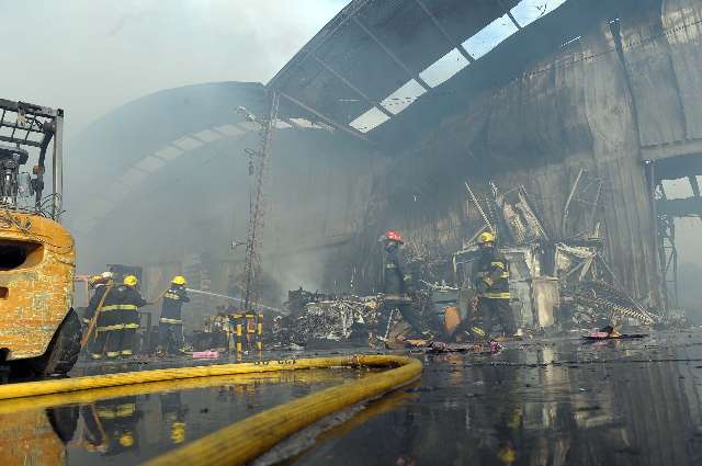 Un incendio destruyó un depósito de telefonía celular en El Talar Un incendio destruyó un depósito de telefonía celular en El Talar