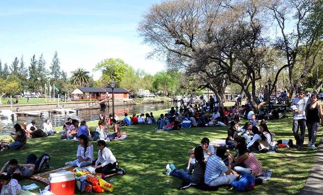 Tigre recibió a miles de jóvenes que disfrutaron junto al río Tigre recibió a miles de jóvenes que disfrutaron junto al río