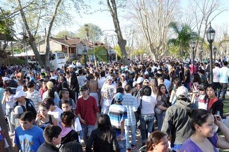 Más de 300.000 jóvenes festejaron el Día de la Primavera en Tigre Más de 300.000 jóvenes festejaron el Día de la Primavera en Tigre