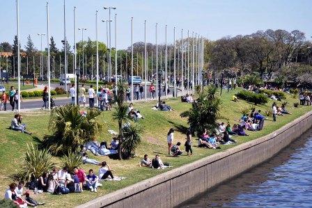 Más de 300.000 jóvenes festejaron el Día de la Primavera en Tigre Más de 300.000 jóvenes festejaron el Día de la Primavera en Tigre