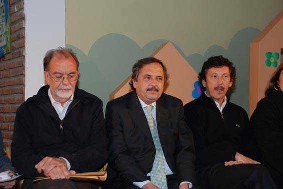 González Fraga, Ricardo Alfonsín y Gustavo Posse durante la presentación.
González Fraga, Ricardo Alfonsín y Gustavo Posse durante la presentación.