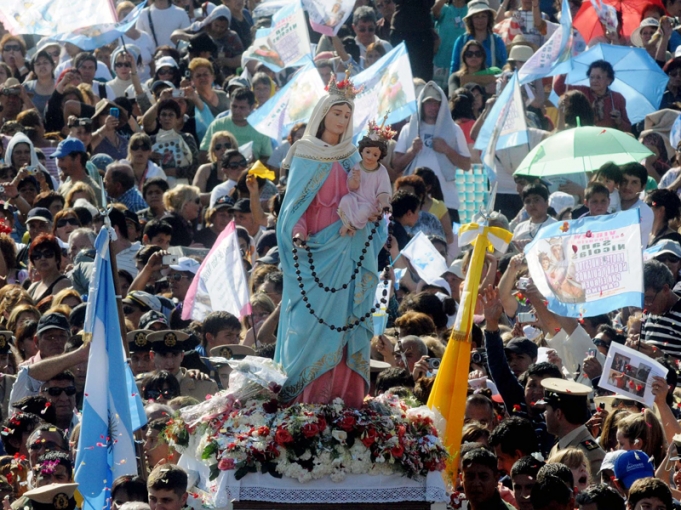 Una multitud de fieles rindió culto a la Virgen del Rosario en San Nicolás Una multitud de fieles rindió culto a la Virgen del Rosario en San Nicolás