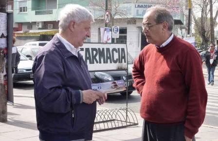 Activa mañana de miércoles para el candidato a Intendente de San Fernando, Luis Andreotti, quien estuvo en una zona neurálgica de Virreyes. Activa mañana de miércoles para el candidato a Intendente de San Fernando, Luis Andreotti, quien estuvo en una zona neurálgica de Virreyes.