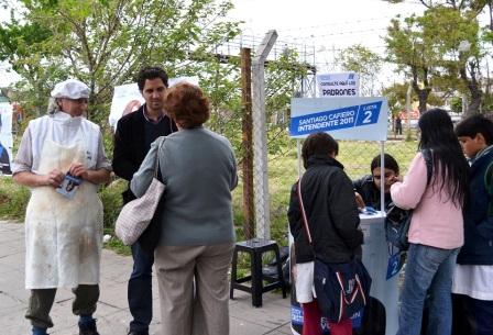 Santiago Cafiero compartió sus propuestas con los vecinos de Villa Adelina Santiago Cafiero compartió sus propuestas con los vecinos de Villa Adelina