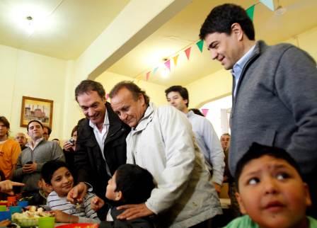 Jorge Macri, recibióel apoyo del referente del PRO de Santa Fé, Miguel Del Sel, en una visita que ambos realizaron al comedor Renacer de Villa Martelli, acompañados por el ex tenista José Luis “Batata” Clerc Jorge Macri, recibióel apoyo del referente del PRO de Santa Fé, Miguel Del Sel, en una visita que ambos realizaron al comedor Renacer de Villa Martelli, acompañados por el ex tenista José Luis “Batata” Clerc