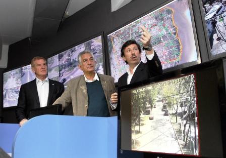 Rodríguez Saá y De Narváez se interiorizaron sobre programa de seguridad en San Isidro Rodríguez Saá y De Narváez se interiorizaron sobre programa de seguridad en San Isidro