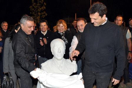 En el Día de la Lealtad se inauguró en Tigre un busto de Juan Perón En el Día de la Lealtad se inauguró en Tigre un busto de Juan Perón