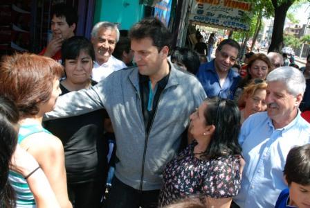 Andreotti caminó en Virreyes con el apoyo de Massa Andreotti caminó en Virreyes con el apoyo de Massa