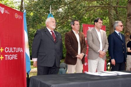 El municipio de Tigre y la Editorial Universitaria de Buenos Aires firmaron un convenio para la reedición del ejemplar El municipio de Tigre y la Editorial Universitaria de Buenos Aires firmaron un convenio para la reedición del ejemplar