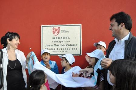 Massa inauguró un nuevo polideportivo en Benavídez Massa inauguró un nuevo polideportivo en Benavídez