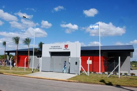 Massa inauguró un nuevo polideportivo en Benavídez Massa inauguró un nuevo polideportivo en Benavídez