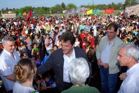 Massa inauguró un nuevo polideportivo en Benavídez Massa inauguró un nuevo polideportivo en Benavídez