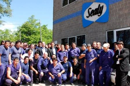 Massa recorrió la planta de Sealy Argentina en El Talar