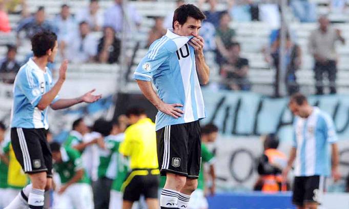 Argentina sigue sin lucir, no encuentra su estilo y apenas empato con Bolivia Argentina sigue sin lucir, no encuentra su estilo y apenas empato con Bolivia