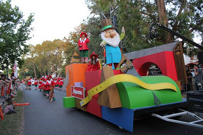 Unas 50.000 personas disfrutaron del desfile mágico en San Isidro 