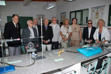 El Rotary Club de San Isidro donó un nuevo laboratorio a la Escuela Media Nº 14 El Rotary Club de San Isidro donó un nuevo laboratorio a la Escuela Media Nº 14