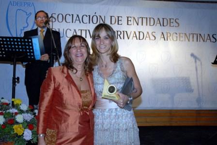 Malena Massa, acompañada por el Intendente Sergio Massa, recibió el galardón. Malena Massa, acompañada por el Intendente Sergio Massa, recibió el galardón.