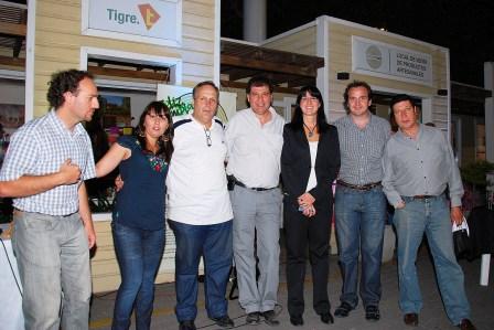 Integrantes del Área de Promoción de la Economía Social y Solidaria, dependiente de la Subsecretaría de Empleo y Producción del Municipio de Tigre Integrantes del Área de Promoción de la Economía Social y Solidaria, dependiente de la Subsecretaría de Empleo y Producción del Municipio de Tigre