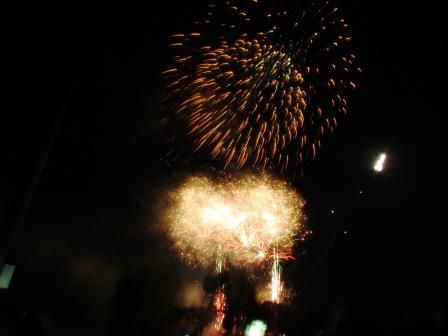 Los fuegos artificiales coronaron la procesión