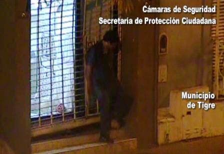 Las cámaras de Tigre atrapan a ladrón que intentó violentar comercio Las cámaras de Tigre atrapan a ladrón que intentó violentar comercio