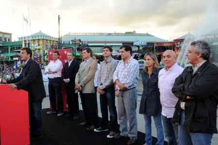 Massa agasajó a los trabajadores de Tigre en el Parque de la Costa Massa agasajó a los trabajadores de Tigre en el Parque de la Costa