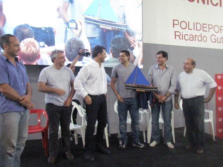 Massa y Riquelme inauguraron un nuevo polideportivo en Don Torcuato Massa y Riquelme inauguraron un nuevo polideportivo en Don Torcuato