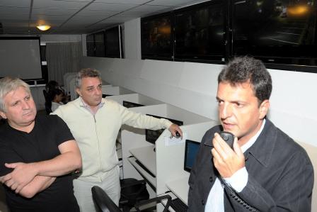 Massa recorrió en Nochebuena los sistemas de emergencia de Tigre Massa recorrió en Nochebuena los sistemas de emergencia de Tigre