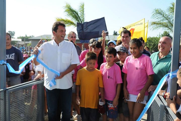 Massa encabezó la inauguración oficial de la nueva temporada en el flamante polideportivo de Benavídez Massa encabezó la inauguración oficial de la nueva temporada en el flamante polideportivo de Benavídez