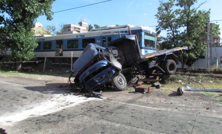 Un Tren embistió a un camión en Tigre 