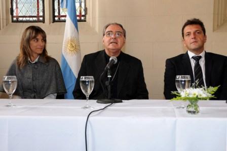 El intendente Sergio Massa y el Obispo de San Isidro, Mons. Oscar Ojea, firmaron un convenio marco de apoyo a las tareas sociales y comunitarias El intendente Sergio Massa y el Obispo de San Isidro, Mons. Oscar Ojea, firmaron un convenio marco de apoyo a las tareas sociales y comunitarias