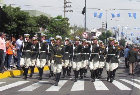 Con un multitudinario desfile, San Fernando conmemoró el trigésimo aniversario de la guerra de Malvinas 