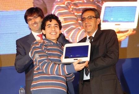 Entregan 2966 netbooks a alumnos de secundarios de Escobar Entregan 2966 netbooks a alumnos de secundarios de Escobar