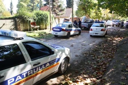 Feroz asalto con rehenes, tiroteo y 4 detenidos en Maschwitz Feroz asalto con rehenes, tiroteo y 4 detenidos en Maschwitz