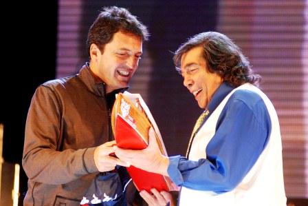 Cacho Castaña brilló en Tigre ante una multitud