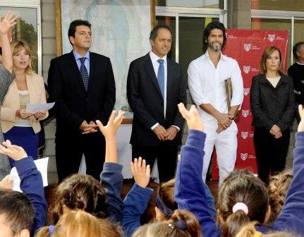 El gobernador Bonaerense Daniel Scioli inauguró junto al intendente Sergio Massa, la ampliación del servicio educativo del Colegio María de Guadalupe