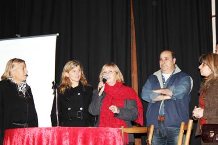 Donadío, Jaureguiberry, Garrido, Castellano y Giurlani, en la inauguración de la feria
Donadío, Jaureguiberry, Garrido, Castellano y Giurlani, en la inauguración de la feria