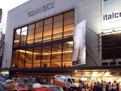 Encuentran una bomba en el Teatro Gran Rex Encuentran una bomba en el Teatro Gran Rex