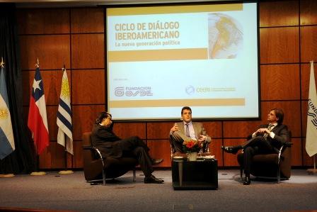 El intendente de Tigre, Sergio Massa, disertó en la mesa titulada Recambio Generacional en la Política que se realizó en la sede de la Fundación OSDE. 