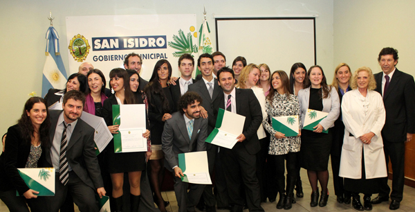 Entregaron diplomas a médicos residentes de hospitales de San Isidro Entregaron diplomas a médicos residentes de hospitales de San Isidro