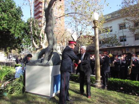 El Municipio de San Fernando homenajeó a la Sociedad de Bomberos Voluntarios restituyendo su monumento en Plaza Mitre El Municipio de San Fernando homenajeó a la Sociedad de Bomberos Voluntarios restituyendo su monumento en Plaza Mitre