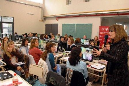 Docentes de jardines aprenden sobre herramientas digitales Docentes de jardines aprenden sobre herramientas digitales