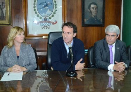 Municipio de SAn Martín y la Provincia de Buenos Aires firmaron un convenio de Promoción y Protección de los Derechos de Niños y Adolescentes Municipio de SAn Martín y la Provincia de Buenos Aires firmaron un convenio de Promoción y Protección de los Derechos de Niños y Adolescentes