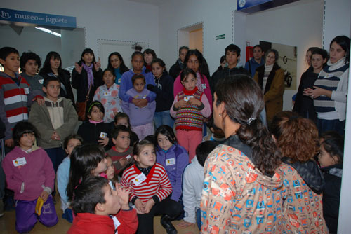 Los niños jugaron a ser artistas en el Museo del Juguete de Boulogne Los niños jugaron a ser artistas en el Museo del Juguete de Boulogne