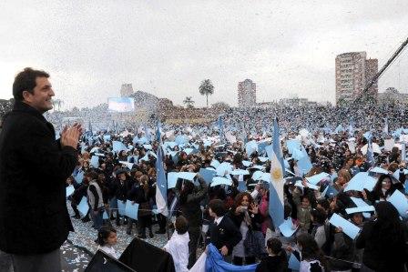 Más de 10 mil alumnos de Tigre prometieron lealtad a la bandera Más de 10 mil alumnos de Tigre prometieron lealtad a la bandera