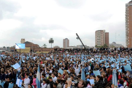Más de 10 mil alumnos de Tigre prometieron lealtad a la bandera Más de 10 mil alumnos de Tigre prometieron lealtad a la bandera
