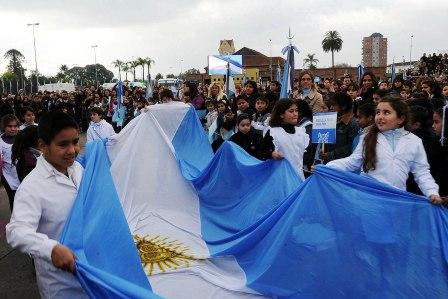 Más de 10 mil alumnos de Tigre prometieron lealtad a la bandera Más de 10 mil alumnos de Tigre prometieron lealtad a la bandera
